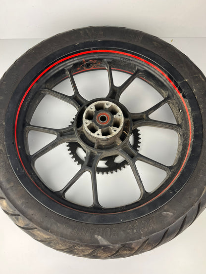 hintere Gussfelge mit Reifen, Derbi/Aprilia/Gilera ab 2011, 130/70-17, 15mm Achsdurchmesser