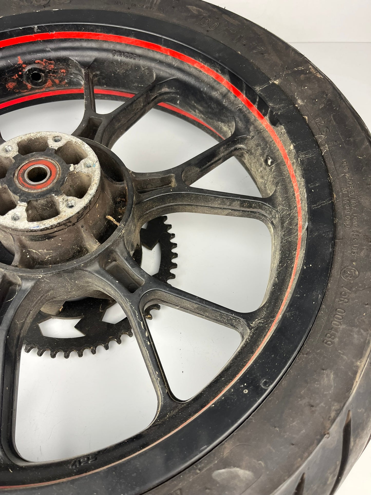 hintere Gussfelge mit Reifen, Derbi/Aprilia/Gilera ab 2011, 130/70-17, 15mm Achsdurchmesser