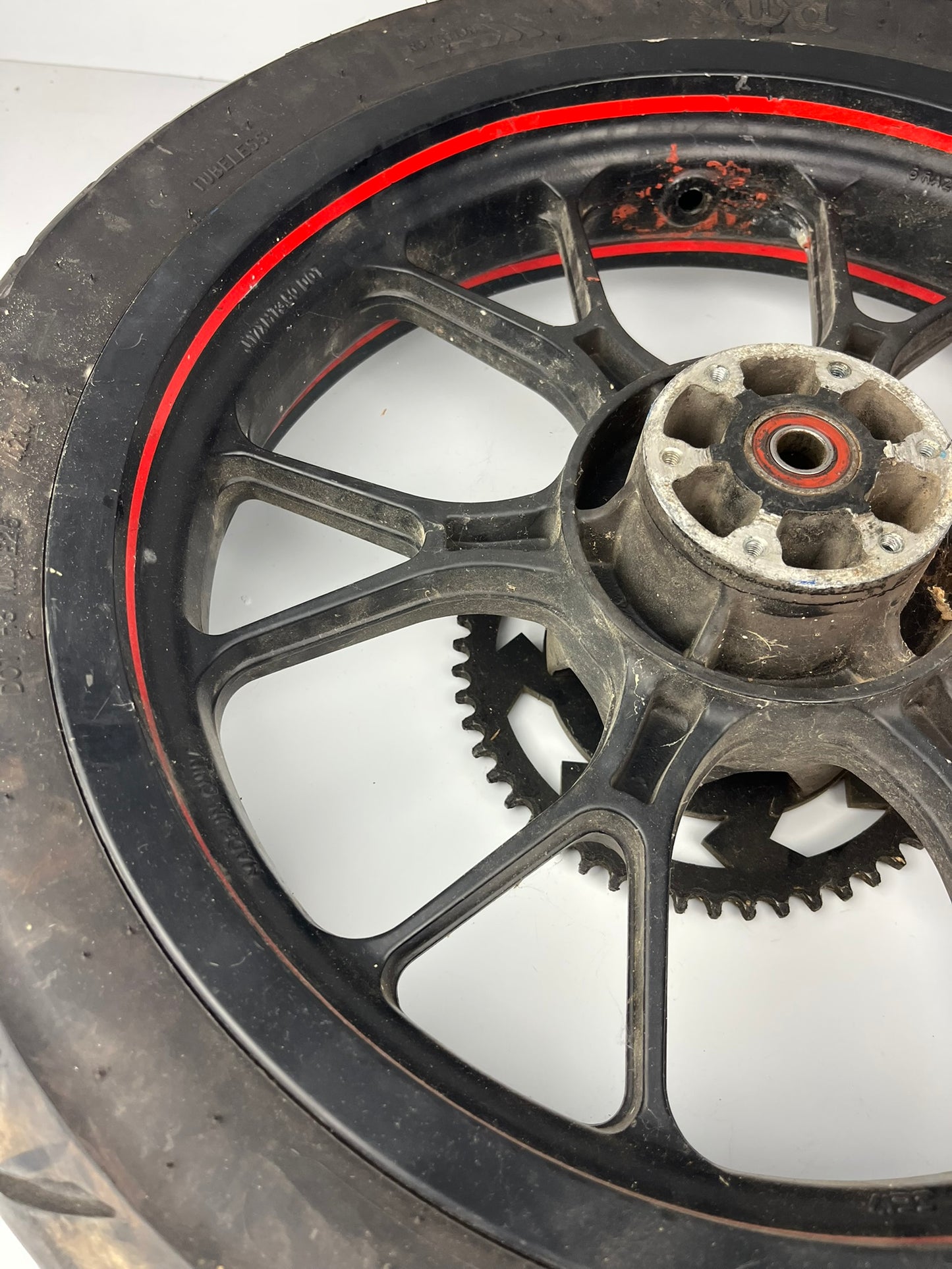 hintere Gussfelge mit Reifen, Derbi/Aprilia/Gilera ab 2011, 130/70-17, 15mm Achsdurchmesser