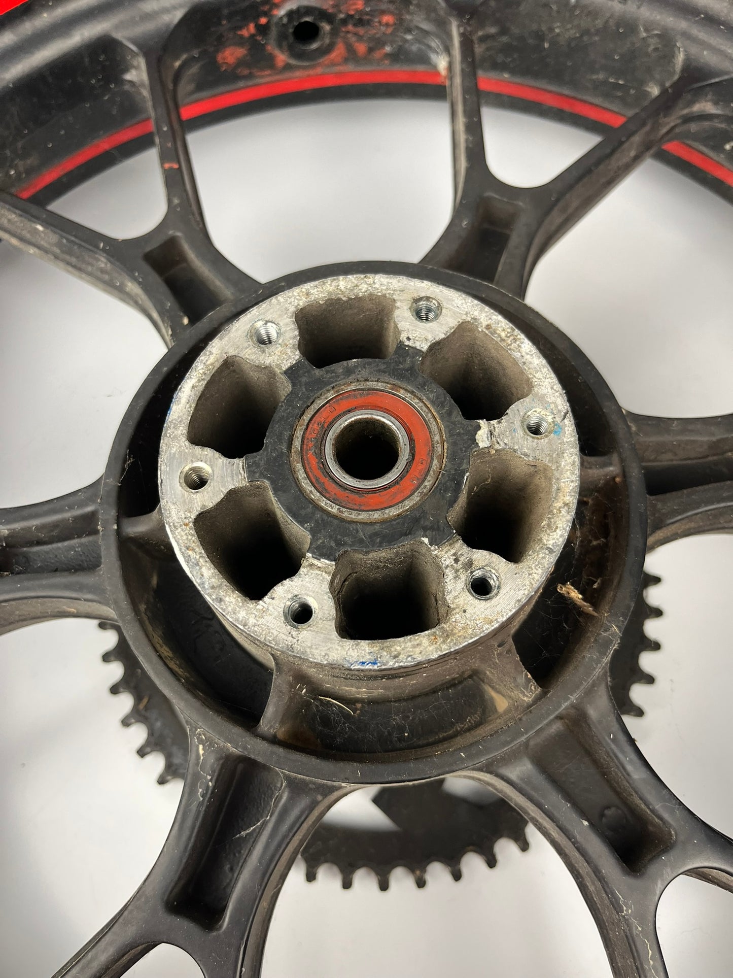 hintere Gussfelge mit Reifen, Derbi/Aprilia/Gilera ab 2011, 130/70-17, 15mm Achsdurchmesser