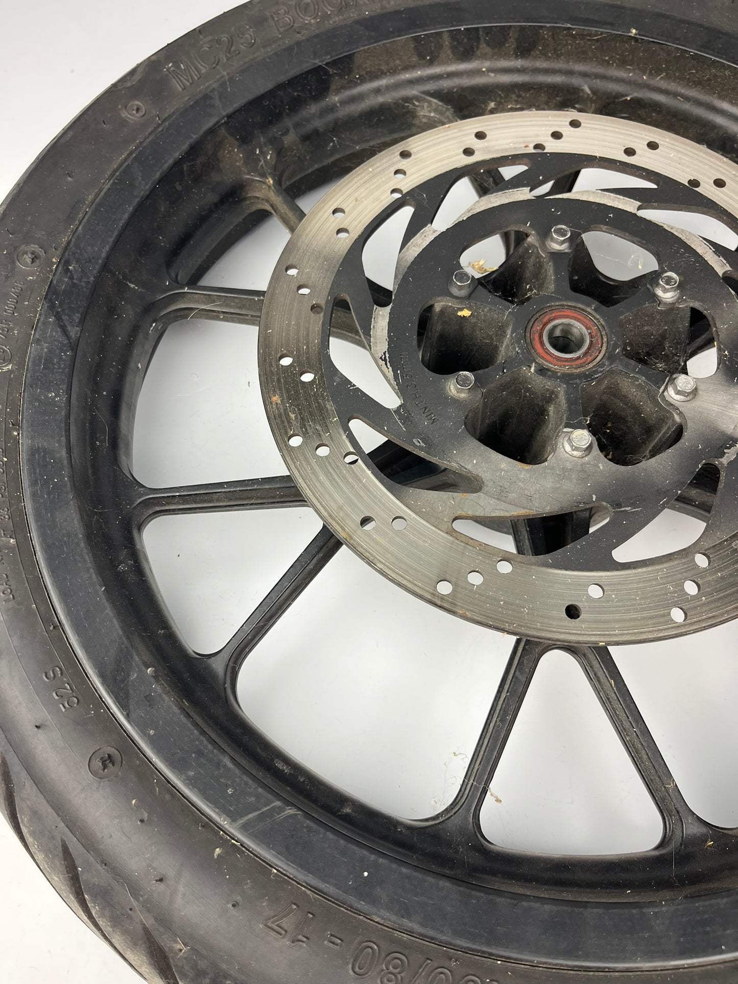 vordere Gussfelge mit Reifen, Derbi/Aprilia ab 2011, 100/80-17, 15mm Achsdurchmesser