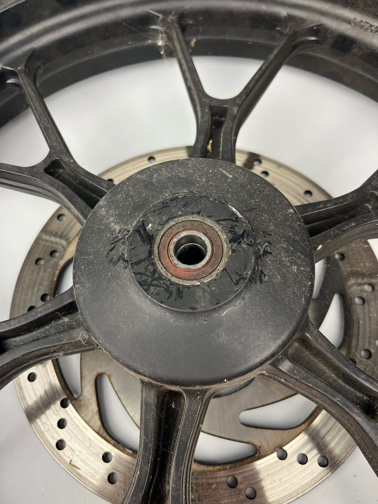 vordere Gussfelge mit Reifen, Derbi/Aprilia ab 2011, 100/80-17, 15mm Achsdurchmesser