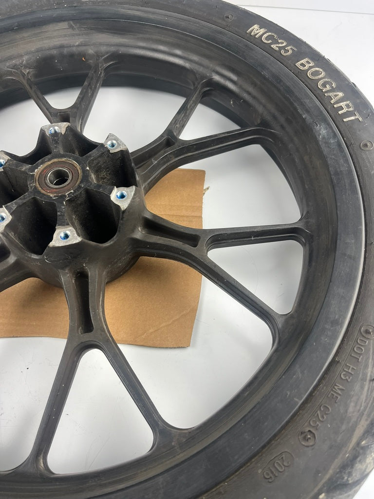 vordere Gussfelge mit Reifen, Derbi/Aprilia ab 2011, 100/80-17, 15mm Achsdurchmesser