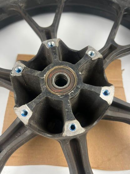 vordere Gussfelge mit Reifen, Derbi/Aprilia ab 2011, 100/80-17, 15mm Achsdurchmesser