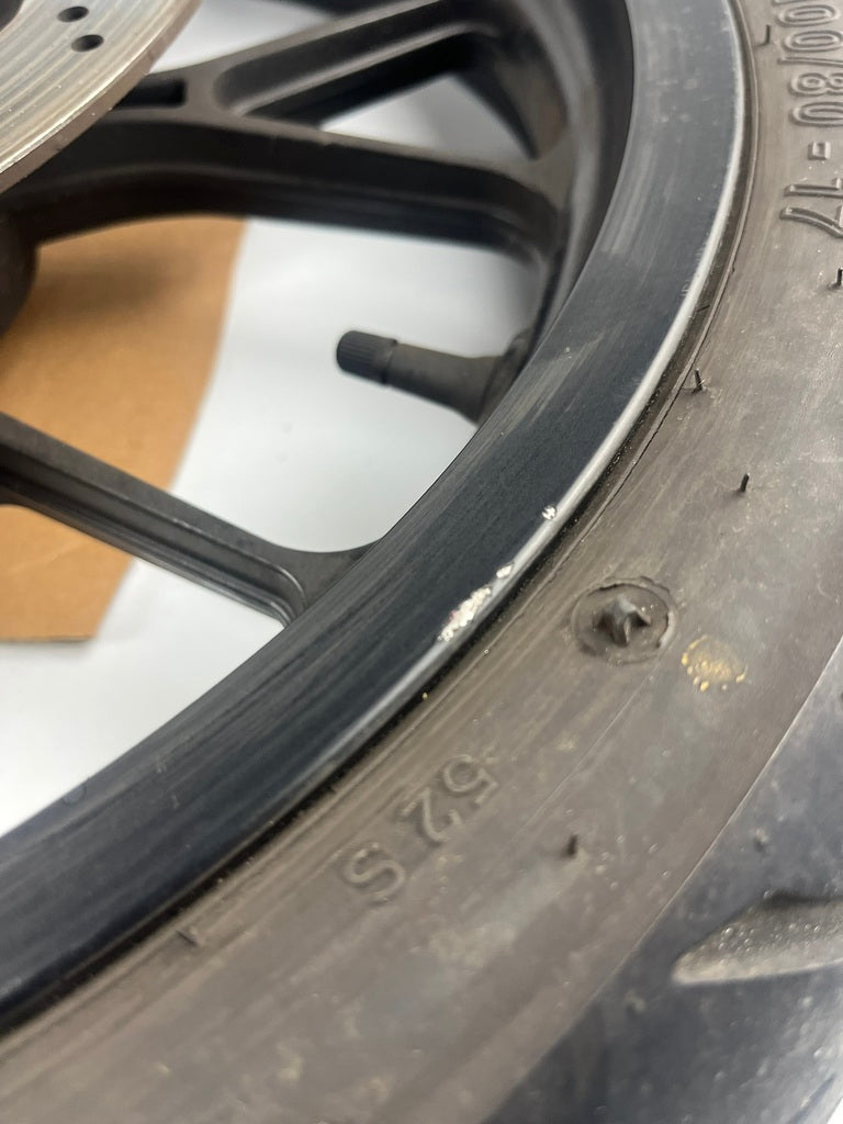vordere Gussfelge mit Reifen, Derbi/Aprilia ab 2011, 100/80-17, 15mm Achsdurchmesser