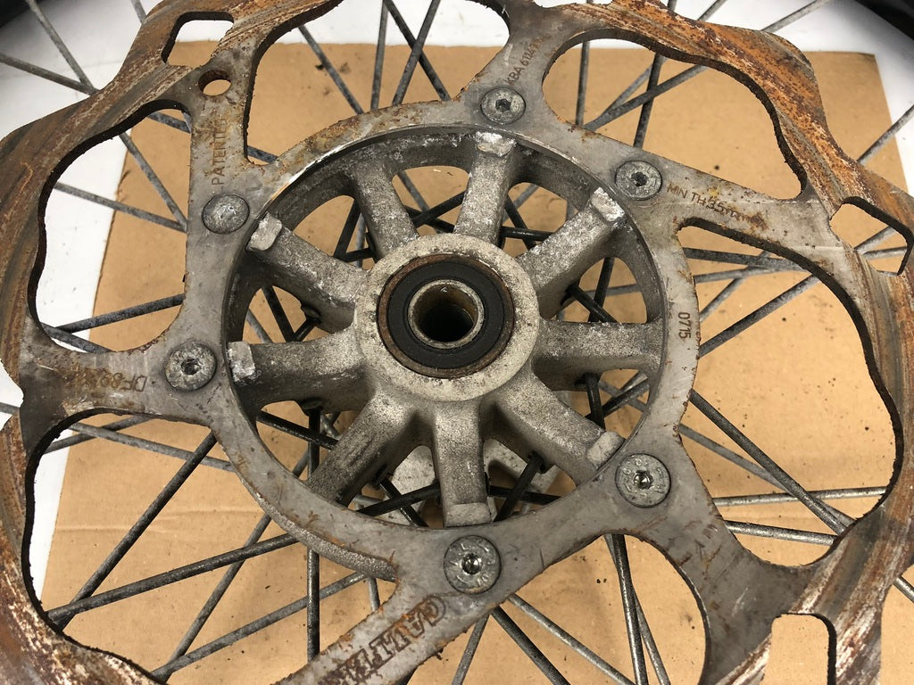 vordere Speichenfelge mit Stollenreifen, Derbi/Aprilia/Gilera, 90/90-21, 15mm Achsdurchmesser