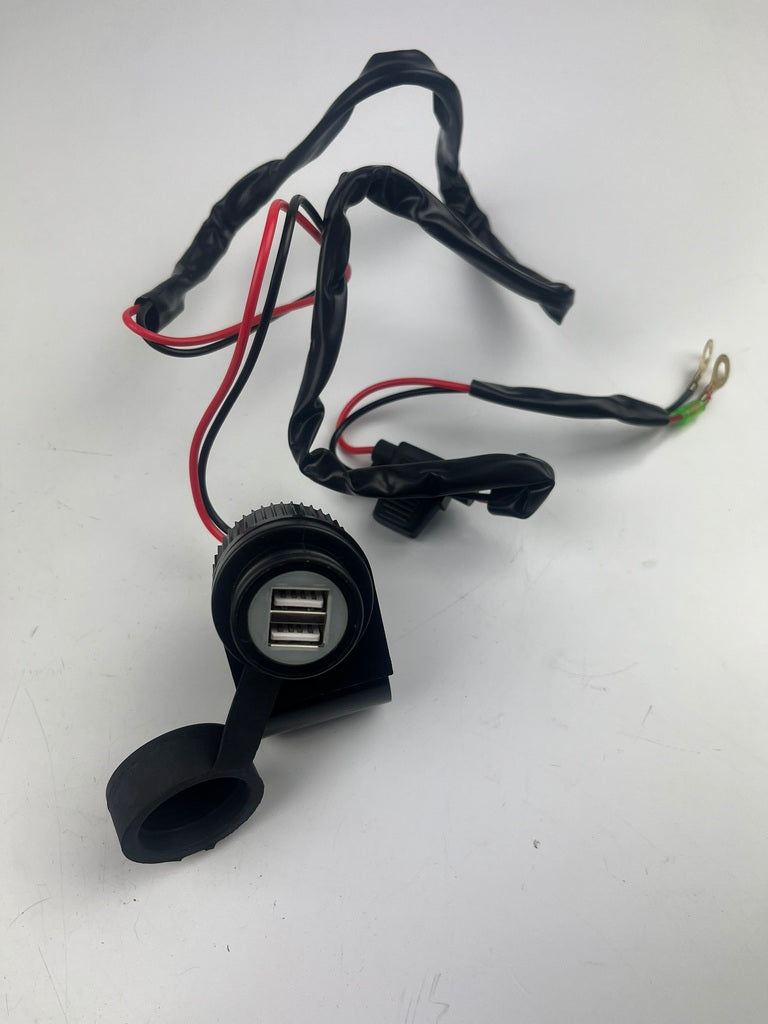 USB Doppelboardsteckdose, 12V-5V 700mAh