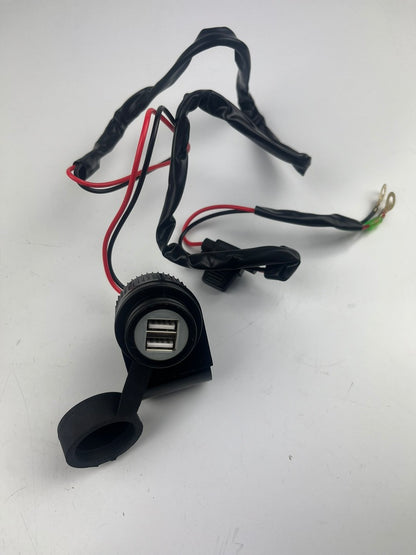 USB Doppelboardsteckdose, 12V-5V 700mAh