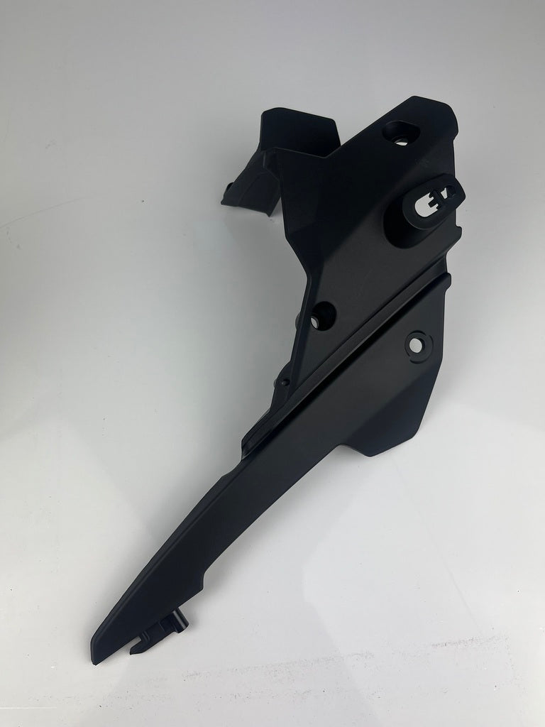 Halterung Scheinwerfer/Kotflügel links, Derbi/Aprilia/Gilera ab 2018