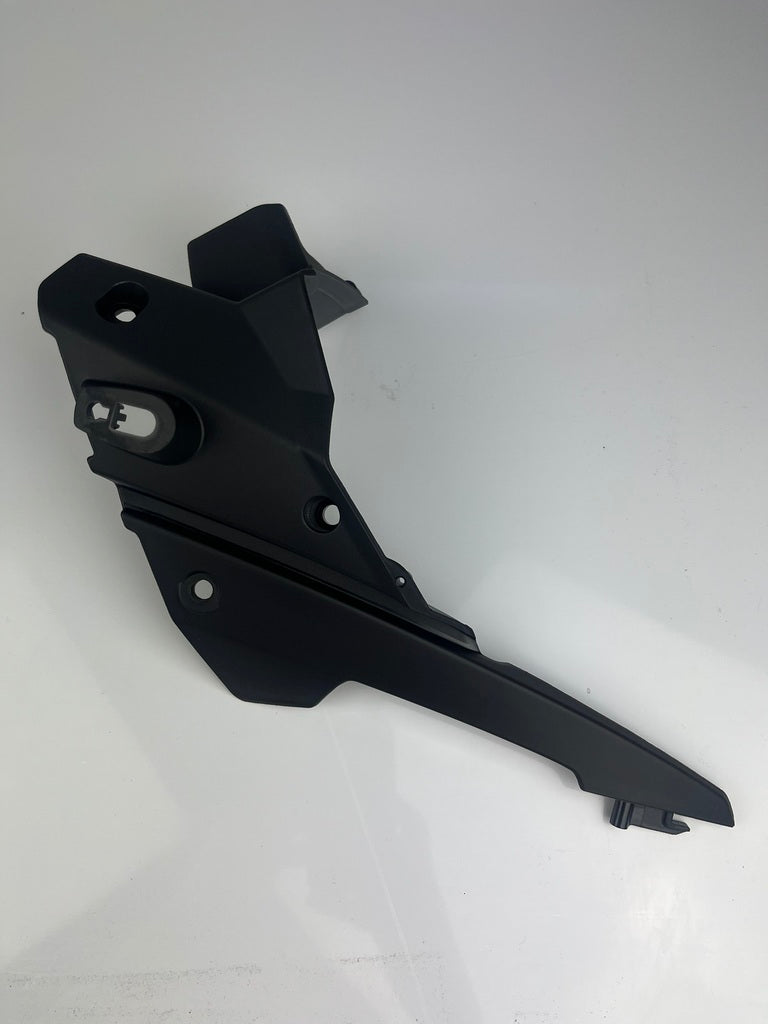 Halterung Scheinwerfer/Kotflügel rechts, Derbi/Aprilia/Gilera ab 2018