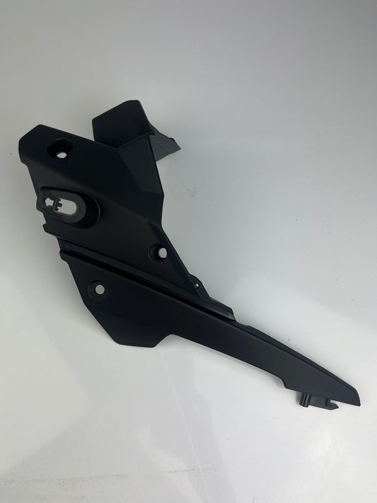 Halterung Scheinwerfer/Kotflügel rechts, Derbi/Aprilia/Gilera ab 2018