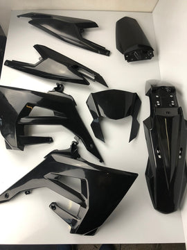 Verkleidungskit Derbi Senda/Gilera ab 2018, schwarz/weiß, NEU