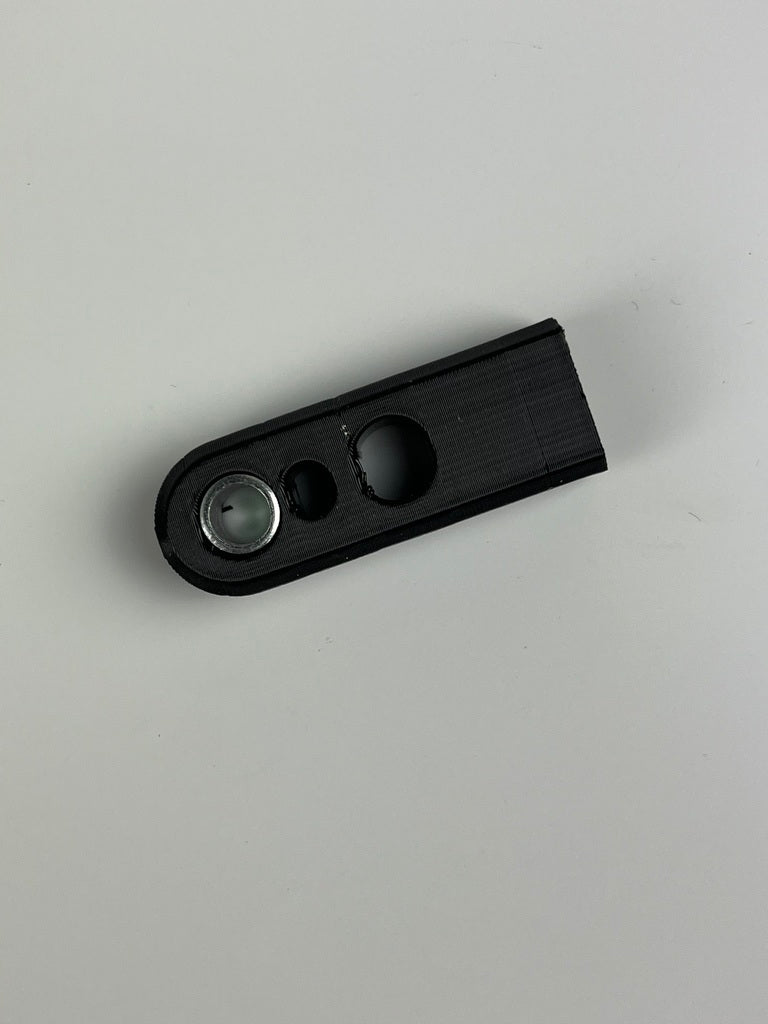 Kabeldurchgang für Ölpumpenschlauch/Ölpumpenabdeckung, D50B0