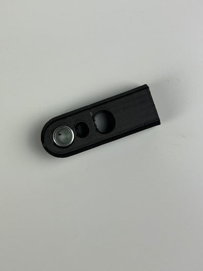 Kabeldurchgang für Ölpumpenschlauch/Ölpumpenabdeckung, D50B0