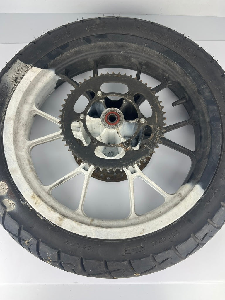 hintere Gussfelge mit Reifen, Derbi/Aprilia/Gilera ab 2011, 130/70-17, 15mm Achsdurchmesser