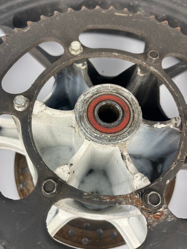 hintere Gussfelge mit Reifen, Derbi/Aprilia/Gilera ab 2011, 130/70-17, 15mm Achsdurchmesser
