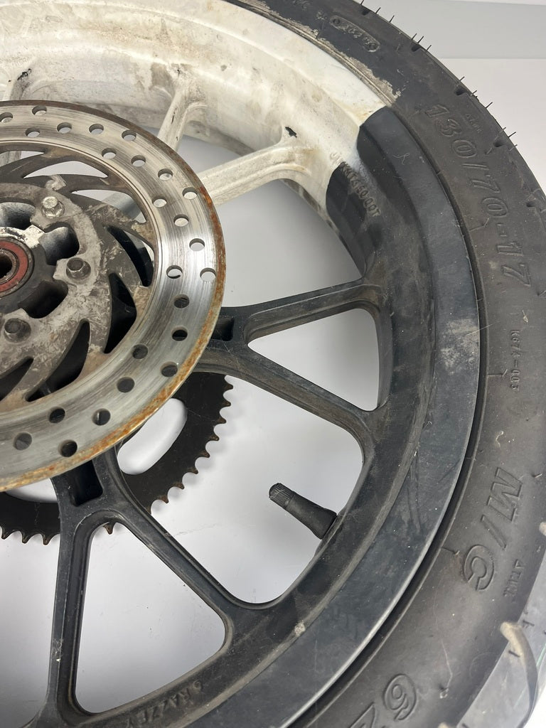 hintere Gussfelge mit Reifen, Derbi/Aprilia/Gilera ab 2011, 130/70-17, 15mm Achsdurchmesser