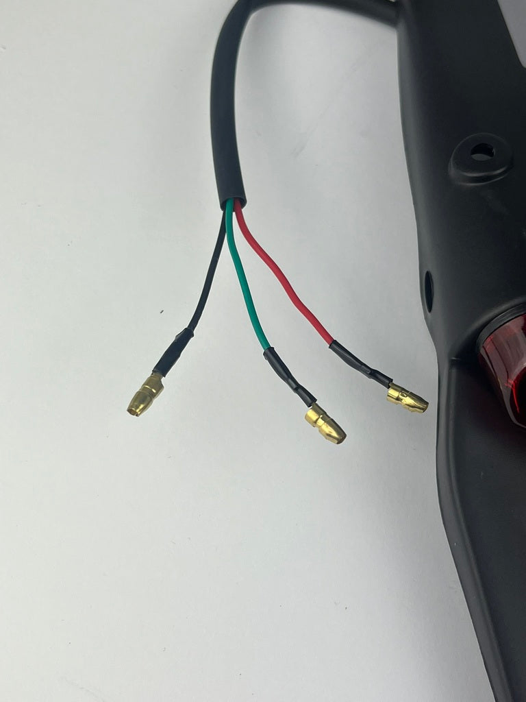 Rücklicht/Kennzeichenhalter, weiß/rot, mit E-Prüfzeichen