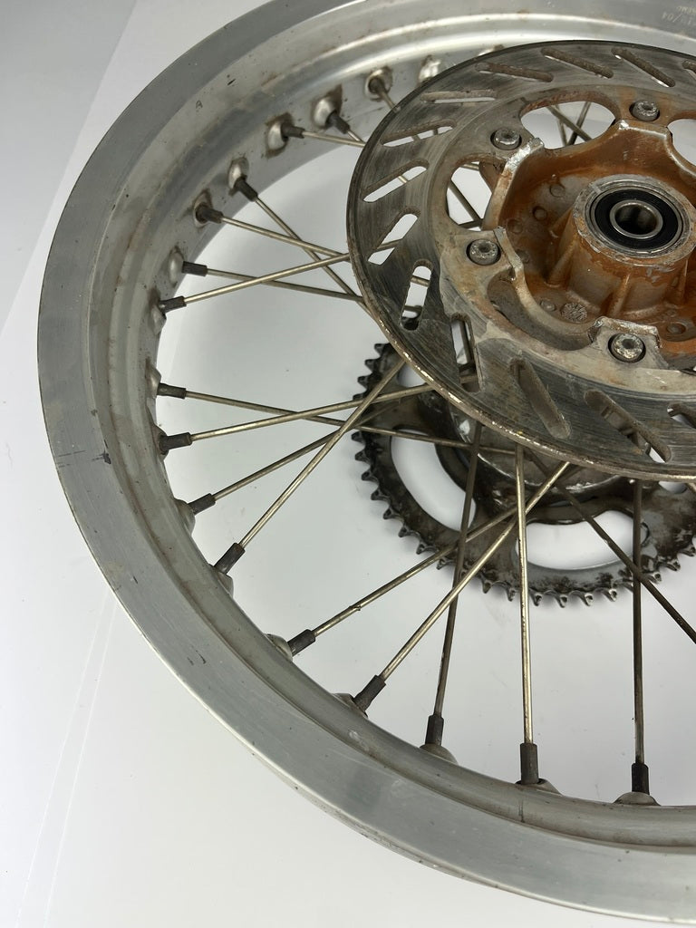 hintere Speichenfelge mit Stollenreifen, Aprilia -06 (RX,MX), 17Z, 15mm Achsdurchmesser