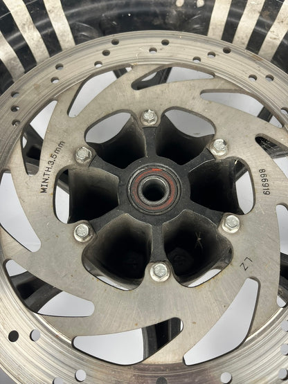 vordere Gussfelge mit Reifen, Derbi/Aprilia ab 2011, 100/80-17, 15mm Achsdurchmesser