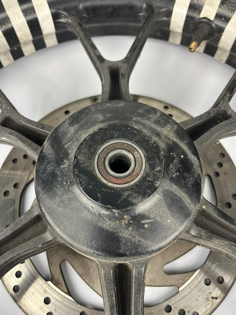 vordere Gussfelge mit Reifen, Derbi/Aprilia ab 2011, 100/80-17, 15mm Achsdurchmesser