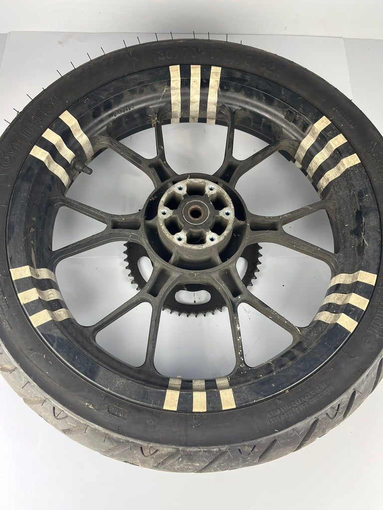 hintere Gussfelge mit Reifen, Derbi/Aprilia/Gilera ab 2011, 130/70-17, 15mm Achsdurchmesser