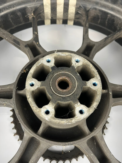 hintere Gussfelge mit Reifen, Derbi/Aprilia/Gilera ab 2011, 130/70-17, 15mm Achsdurchmesser