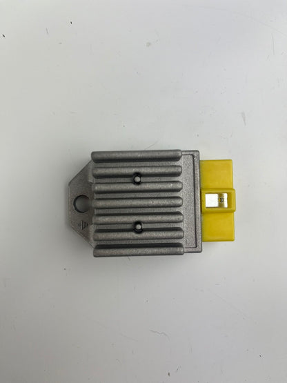 Spannungsregler für Derbi Senda/Aprilia/Gilera SMT/RCR, NEU
