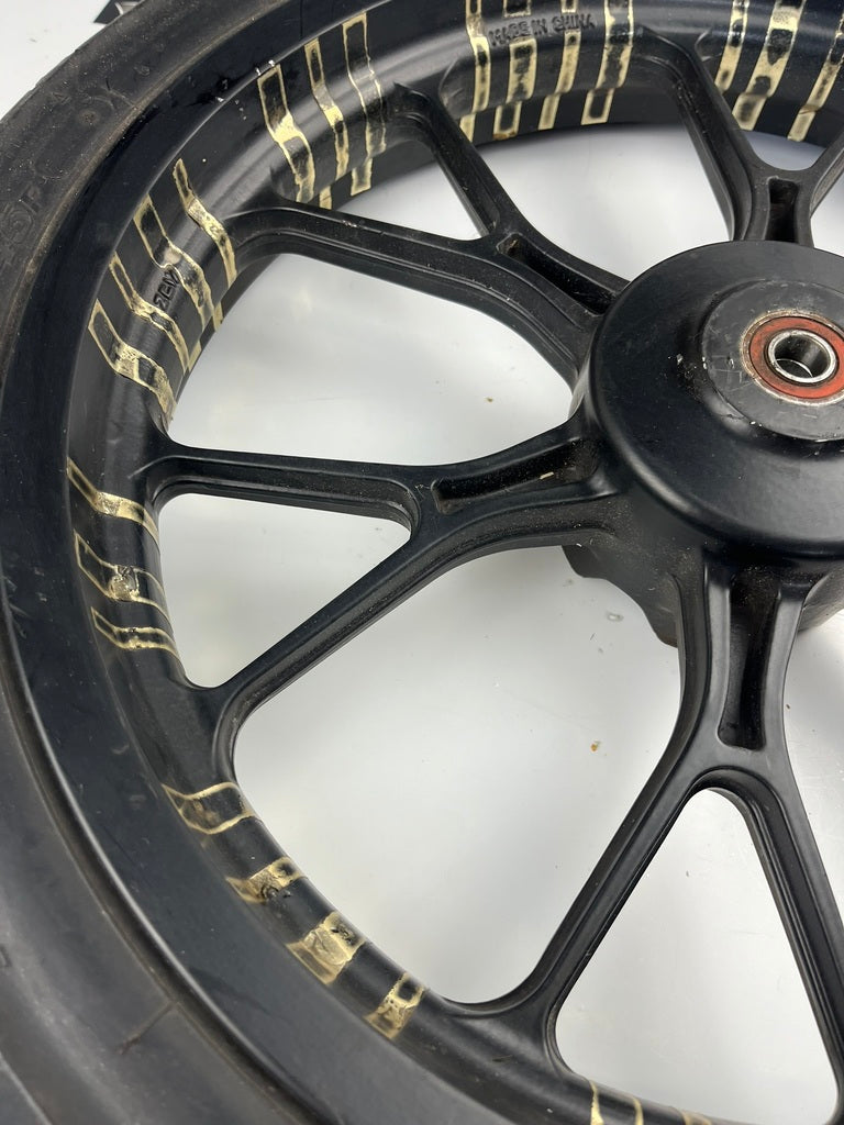 vordere Gussfelge mit Reifen, Derbi/Aprilia ab 2011, 100/80-17, 15mm Achsdurchmesser