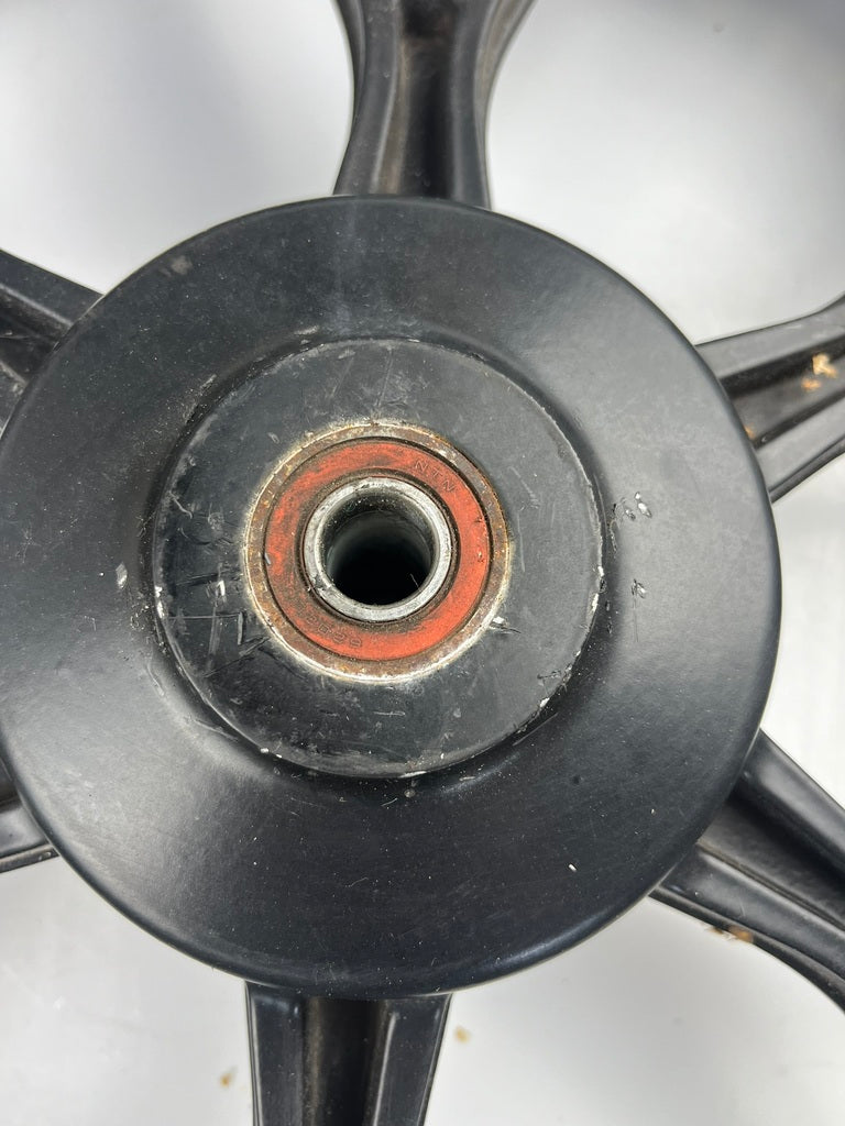 vordere Gussfelge mit Reifen, Derbi/Aprilia ab 2011, 100/80-17, 15mm Achsdurchmesser
