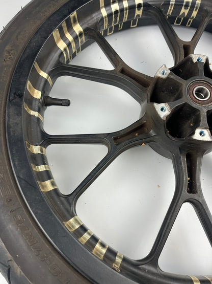 vordere Gussfelge mit Reifen, Derbi/Aprilia ab 2011, 100/80-17, 15mm Achsdurchmesser