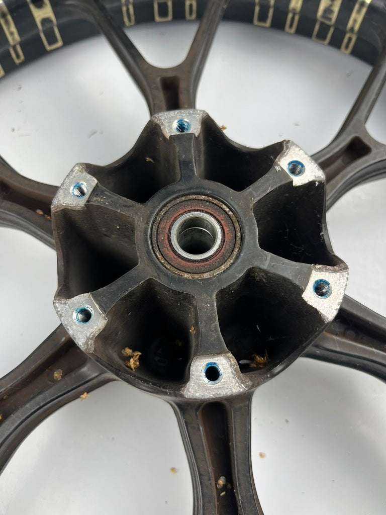 vordere Gussfelge mit Reifen, Derbi/Aprilia ab 2011, 100/80-17, 15mm Achsdurchmesser