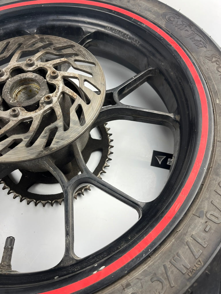 hintere Gussfelge mit Reifen, Motorhispania, 130/70-17, 12/15mm Achsdurchmesser