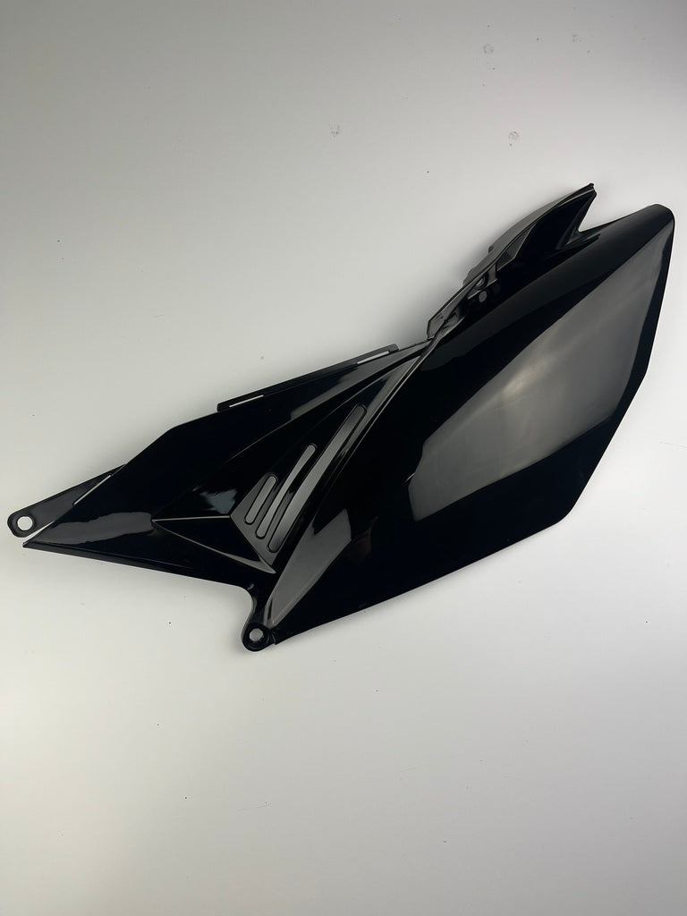 Heckverkleidung links Beta RR 12-20, schwarz/weiß/rot NEU