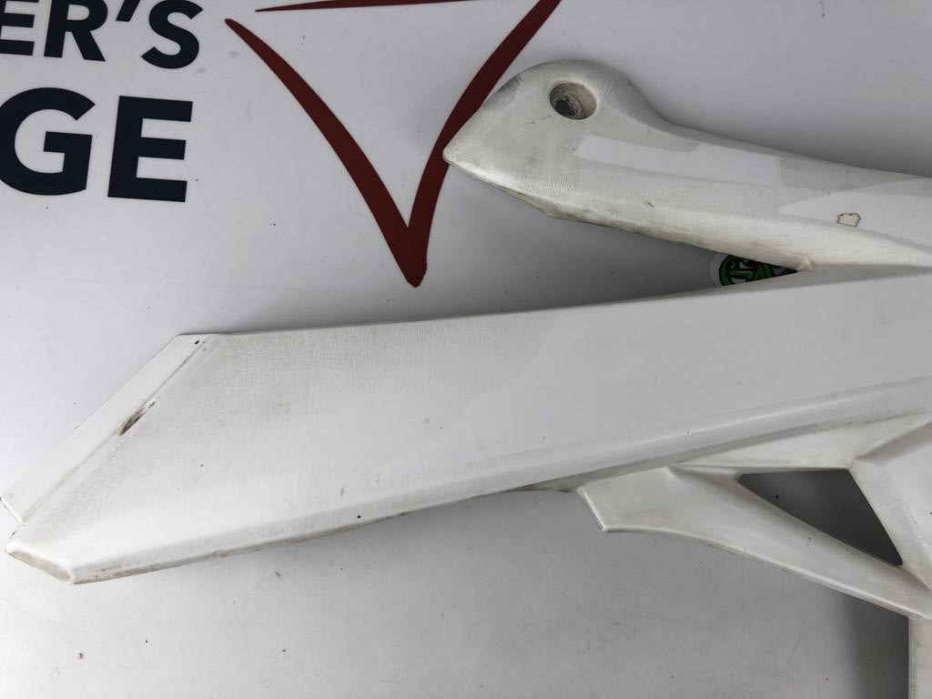 Tankverkleidung rechts MRT