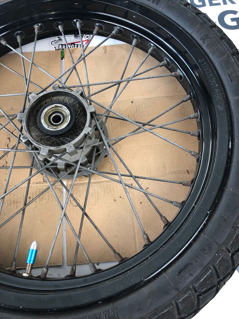 vordere Speichenfelge mit Reifen, Derbi/Aprilia/Gilera, 100/80-17, 12mm Achsdurchmesser