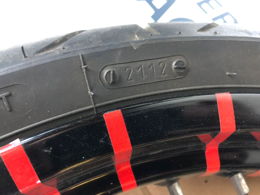 vordere Speichenfelge mit Reifen, Derbi/Aprilia/Gilera, 100/80-17, 12mm Achsdurchmesser