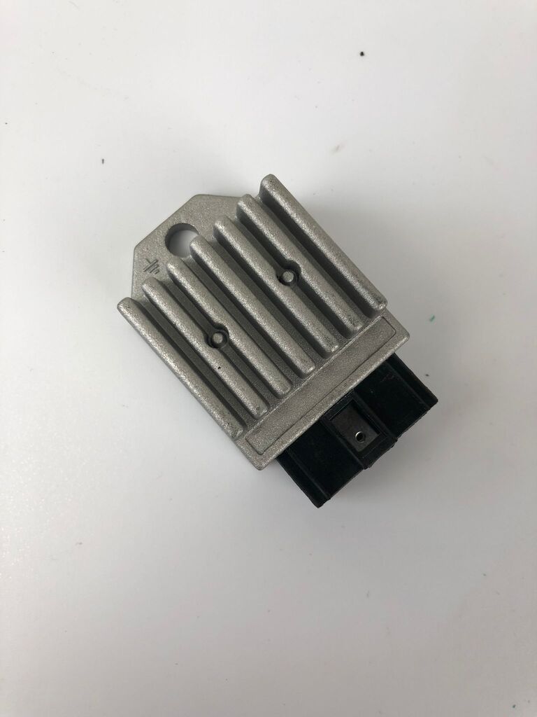 Spannungsregler Nachbau für Derbi Senda/Aprilia/Gilera SMT/RCR BJ 11-17, NEU