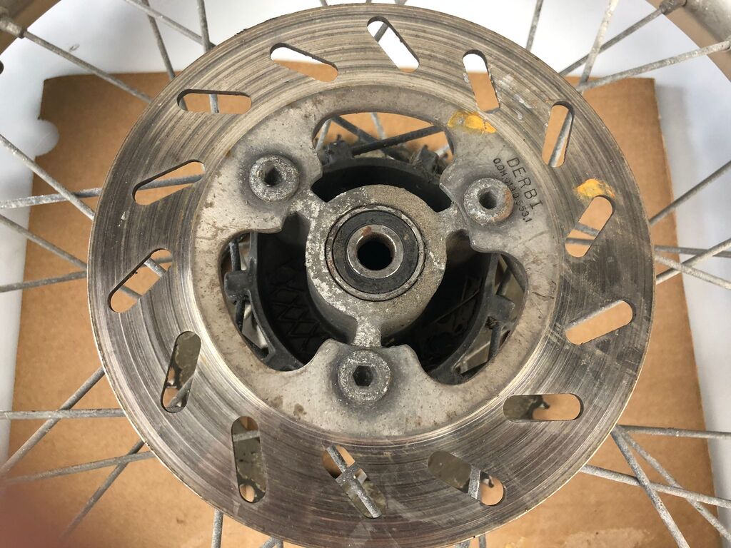 hintere Speichenfelge mit Stollenreifen, Derbi/Aprilia/Gilera, 110/80-18, 12mm Achsdurchmesser