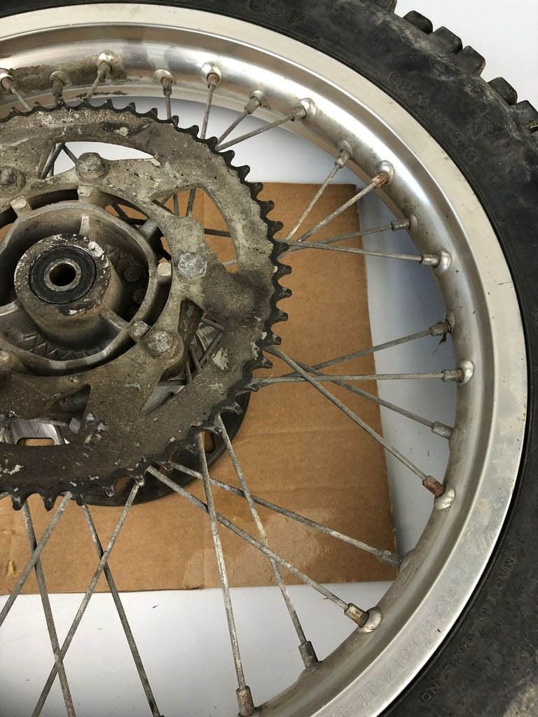 hintere Speichenfelge mit Stollenreifen, Derbi/Aprilia/Gilera, 110/80-18, 12mm Achsdurchmesser
