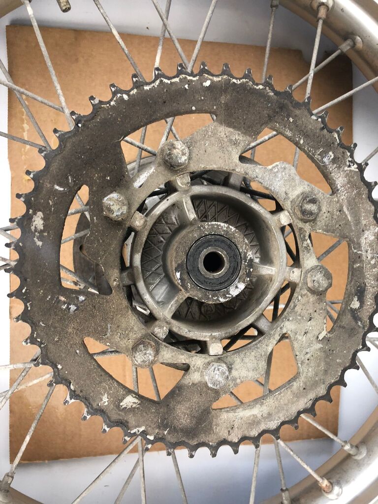 hintere Speichenfelge mit Stollenreifen, Derbi/Aprilia/Gilera, 110/80-18, 12mm Achsdurchmesser