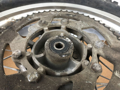 hintere Speichenfelge mit Stollenreifen, Derbi/Aprilia/Gilera, 110/80-18, 12mm Achsdurchmesser