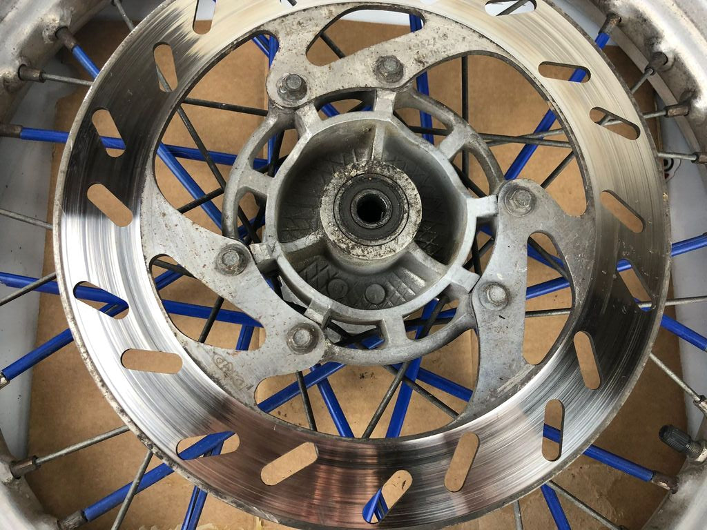 vordere Speichenfelge mit Reifen, Derbi/Aprilia/Gilera, 100/80-17, 12mm Achsdurchmesser