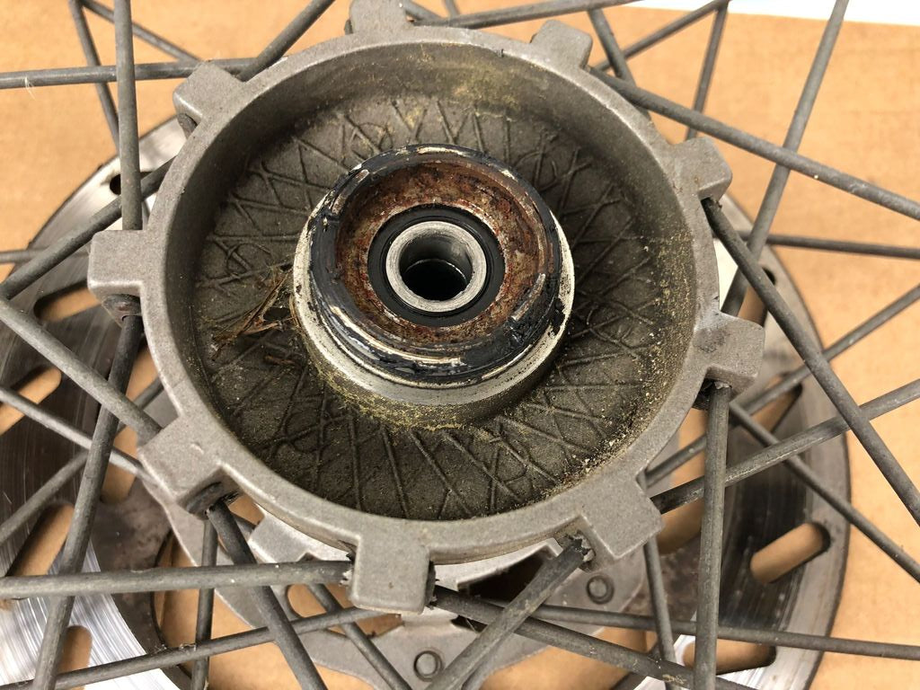 vordere Speichenfelge mit Stollenreifen, Derbi/Aprilia/Gilera, 80/90-21, 12mm Achsdurchmesser