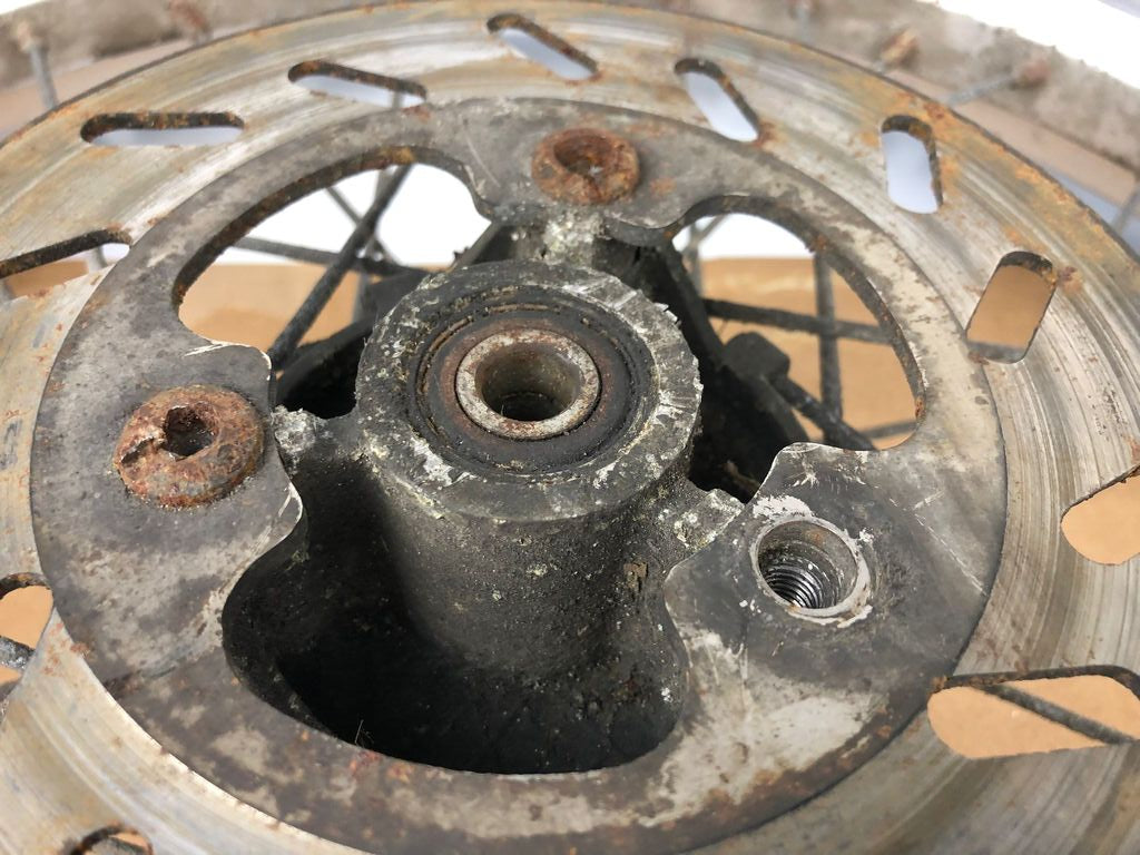 hintere Speichenfelge mit Stollenreifen, Rieju/Derbi, 3.50-18, 12mm Achsdurchmesser