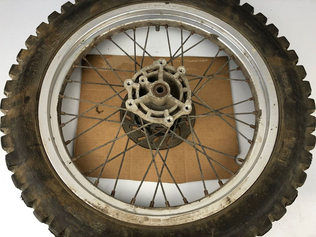 hintere Speichenfelge mit Stollenreifen, Rieju/Derbi, 3.50-18, 12mm Achsdurchmesser