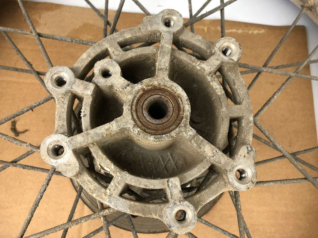 hintere Speichenfelge mit Stollenreifen, Rieju/Derbi, 3.50-18, 12mm Achsdurchmesser