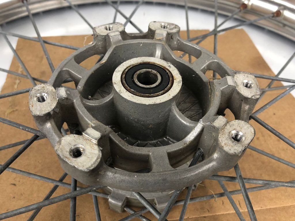 vordere Speichenfelge mit Stollenreifen, Derbi/Aprilia/Gilera, 80/90-21, 12mm Achsdurchmesser