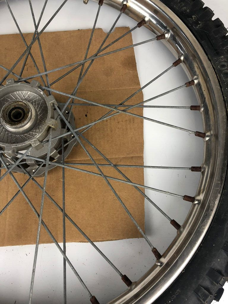 vordere Speichenfelge mit Stollenreifen, Derbi/Aprilia/Gilera, 80/90-21, 12mm Achsdurchmesser