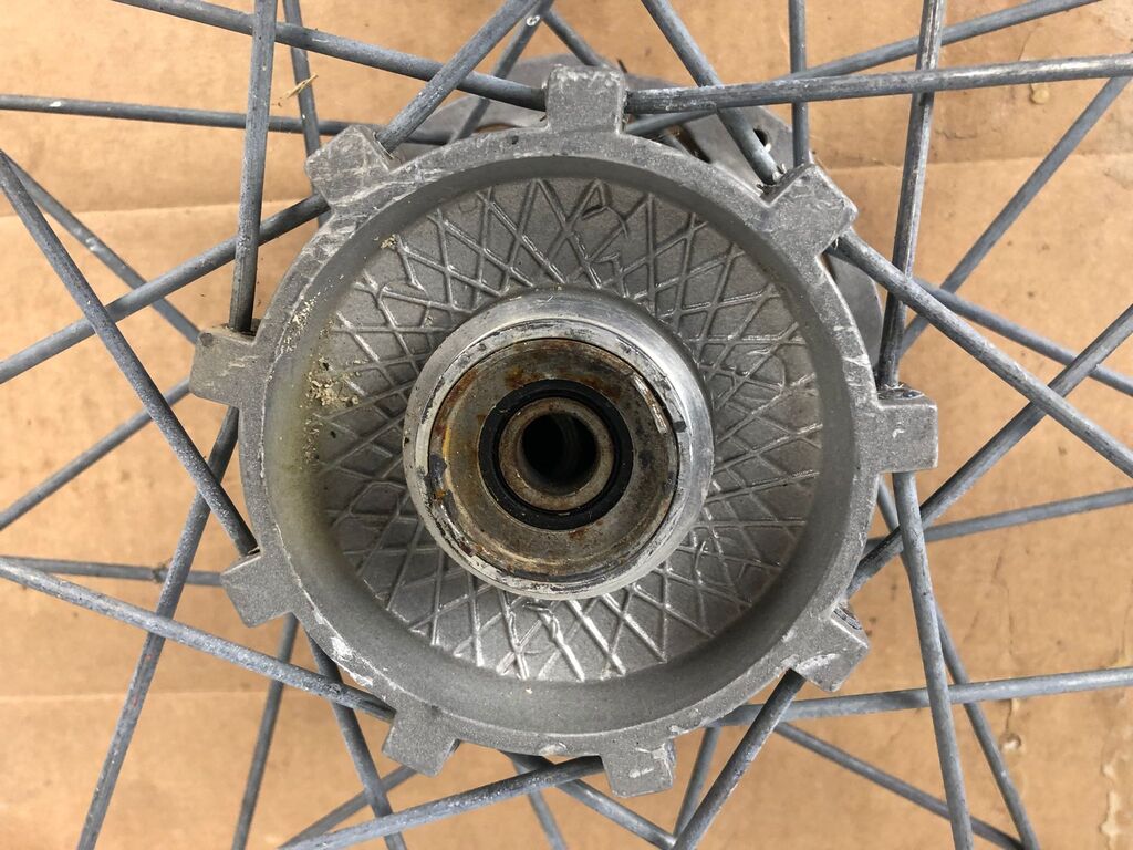 vordere Speichenfelge mit Stollenreifen, Derbi/Aprilia/Gilera, 80/90-21, 12mm Achsdurchmesser